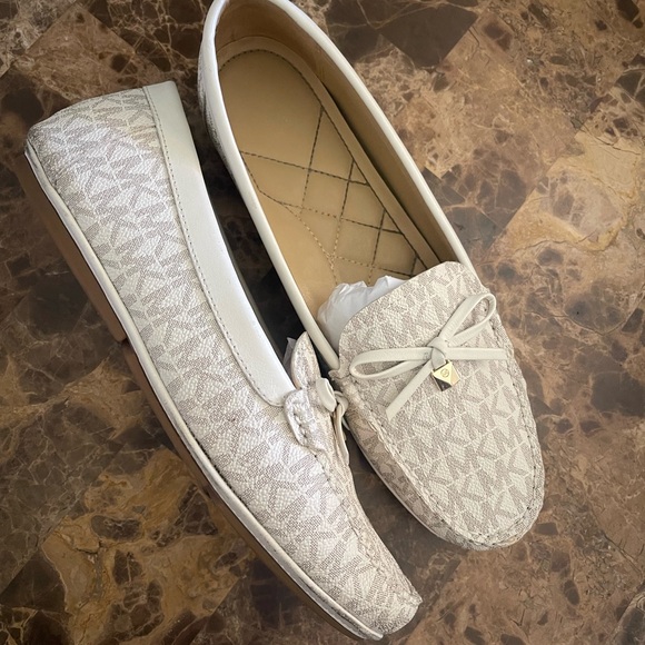 Women's Juliette Moccasin
Loafer Flats - Picture 7 of 9